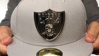 Raiders 'silver metal-badge' light grey fitted hat by new era