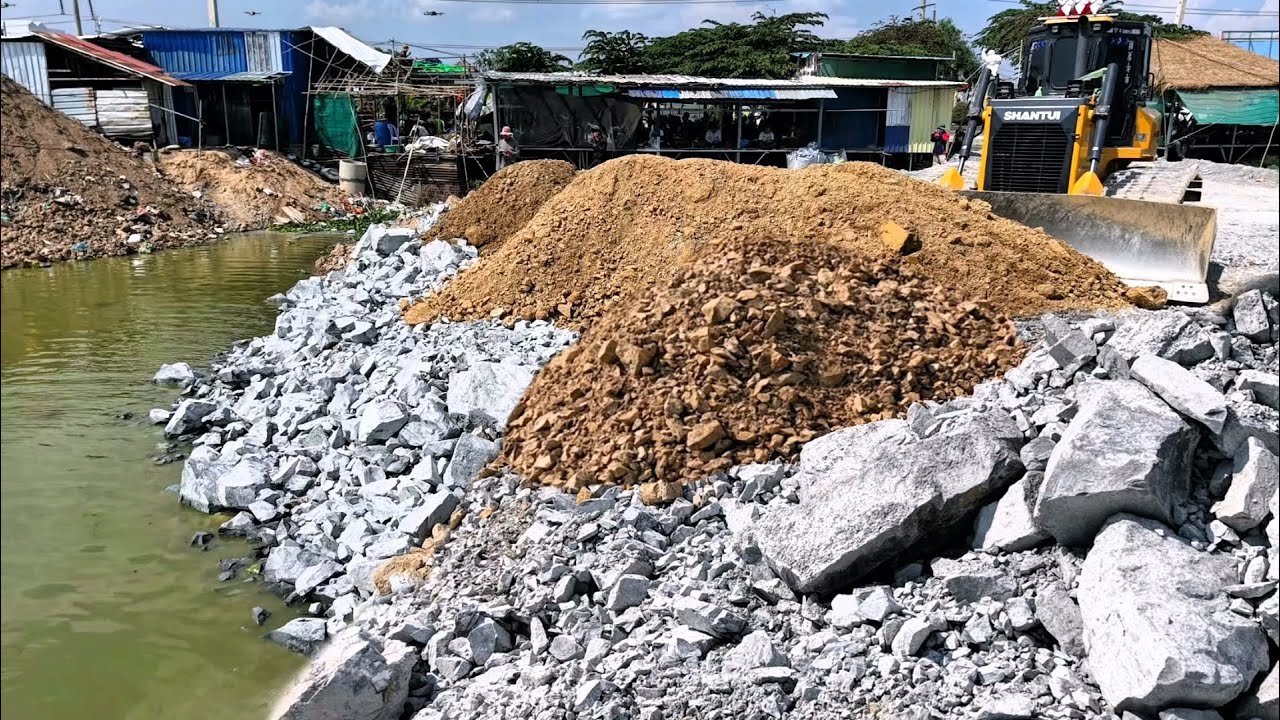 OMG Skill Pushes Processing Landfill! Site Using With Dozer DH17C3 Pour Soil into Flooded Land