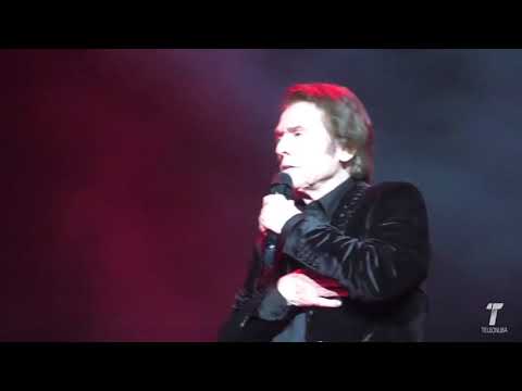 Raphael pone en pie a Huelva