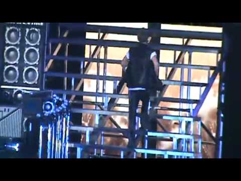 Justin Bieber - One less lonely girl for AVALANNA - Believe Tour 29/09/2012 (full)