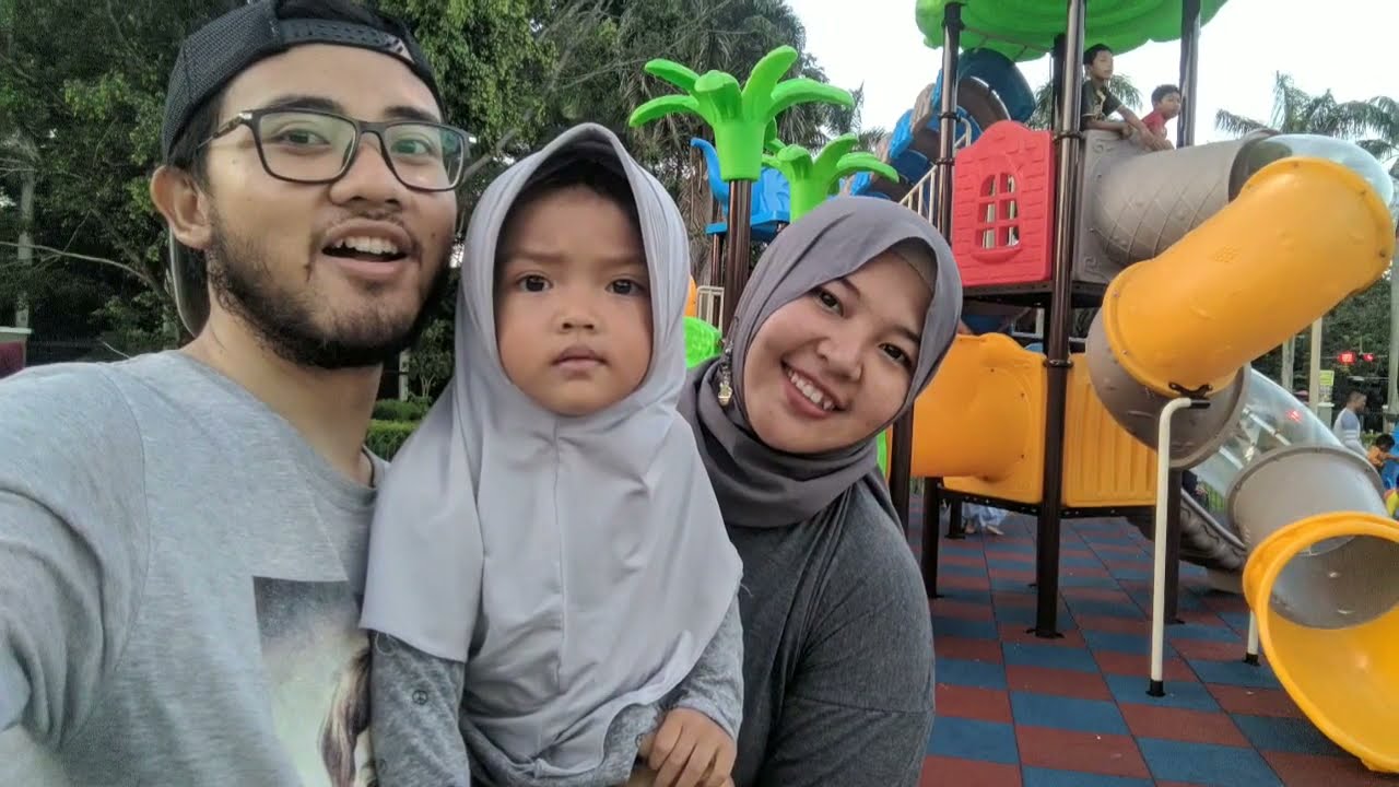 Wahana bermain di Alun-alun Kota Cilegon - YouTube