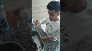 غسل الكاسي بطريقتين فقط شباب🤣 #shorts #tiktok