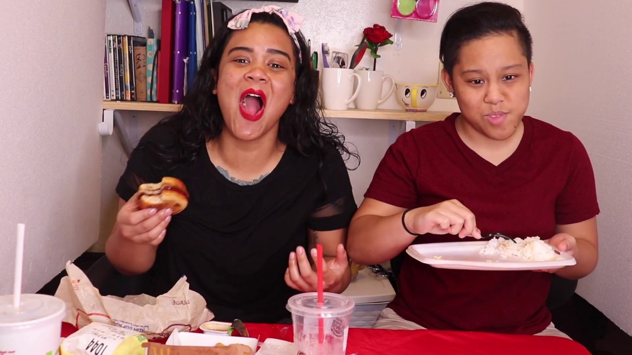 MUKBANG FT. MY GAY AF SISTER