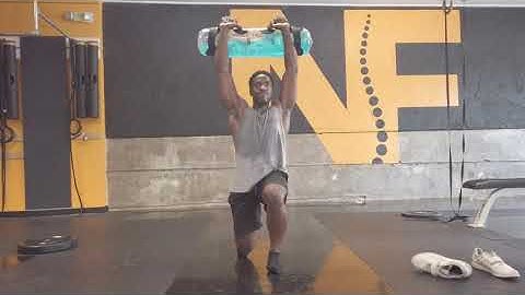 TIDAL TANK OVERHEAD LUNGES