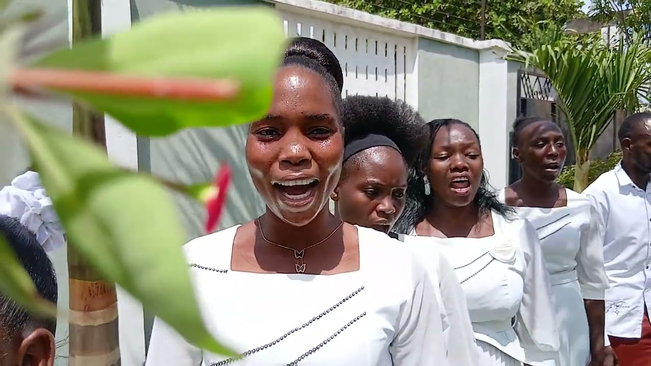 Kwaajiliyetu mtoto amezaliwa by Mvano ikiimbwa Accapella na kwaya ya Michael malaika mkuu Chakenge 