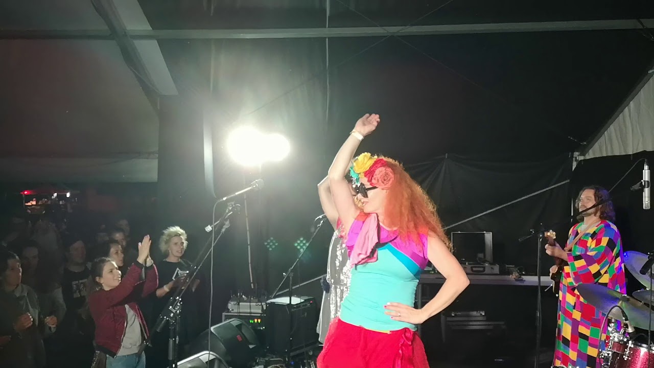 100 múch - (live) - Oblečme sa - Tužina Groove 2018