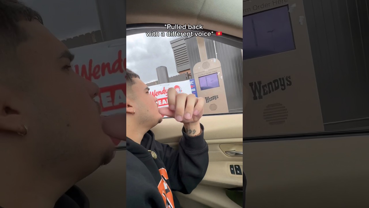 Выехал обратно, чтобы записать другой голос в автокафе 😂 