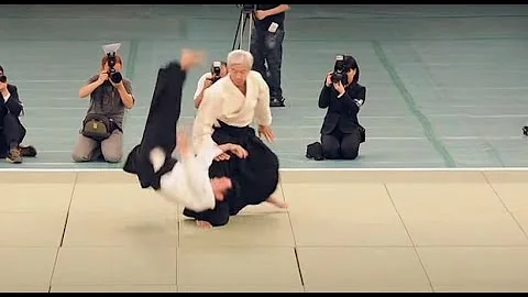 Excellent Aikido Demonstration Ueshiba Moriteru Doshu - 植芝守央道主 - 合気道 - [HD]