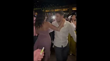 عمرو دياب يا اجمل عيون 