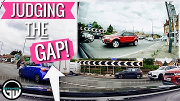 HOW TO ENTER A BUSY ROUNDABOUT (APEX CORNER ROUNDABOUT)
