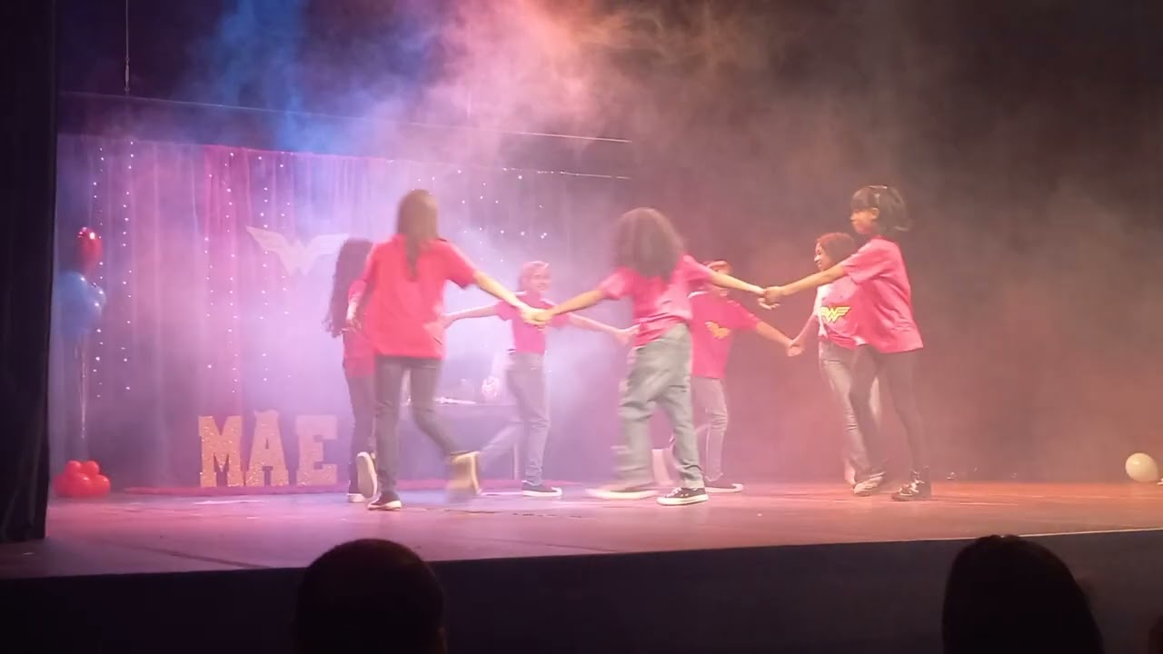 Dança 6° Ano - Dois corações (coreografia da aluna Eva)