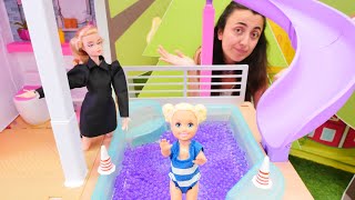 Barbie Oyunları Kız Soğuk Havada Havuza Girdi Eğlenceli Kız Oyunları Çocuk Videoları