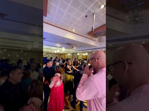 Grab Your Partner And Dance Along This Romantic Retro Song Singer Weddingsmumbai Performance