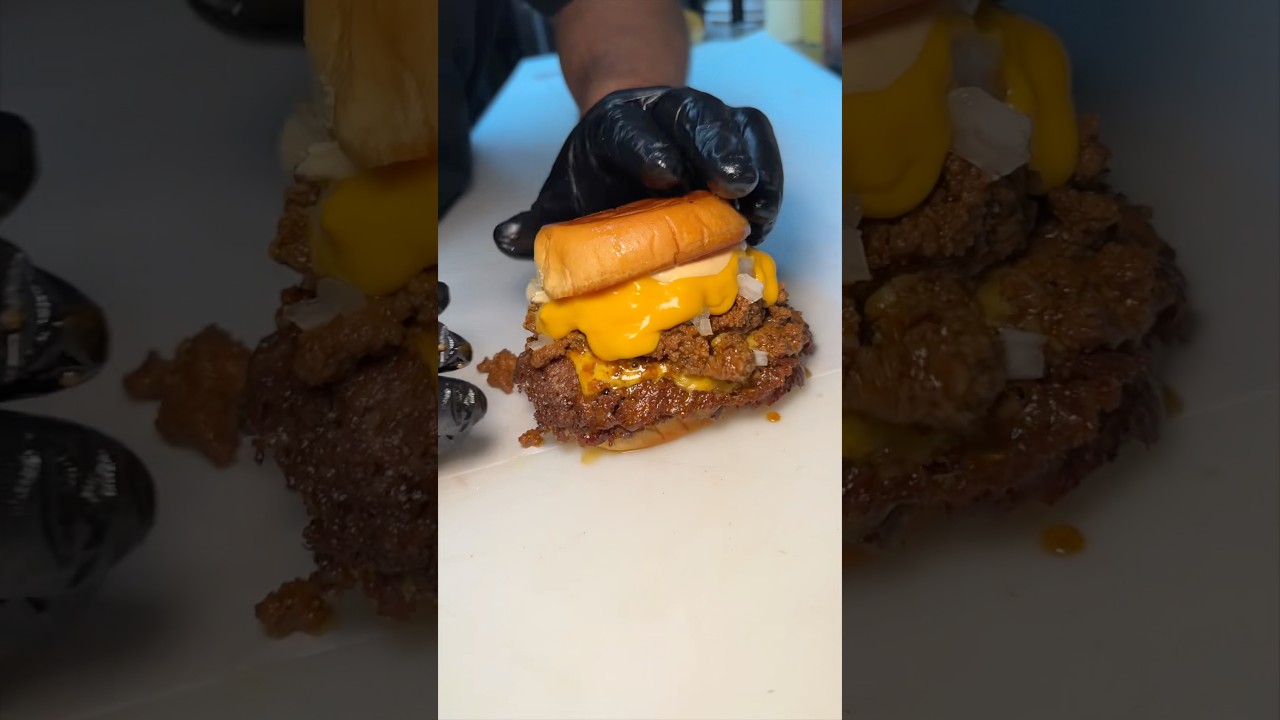 The CHILI CHEESE SMASH from SMASHED NYC! 🍔🤤🔥🍔🤤🔥 SO good. Who’s hungry??? #DEVOURPOWER