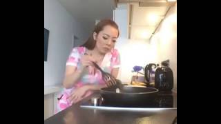 You Must See When Hitomi Cooking