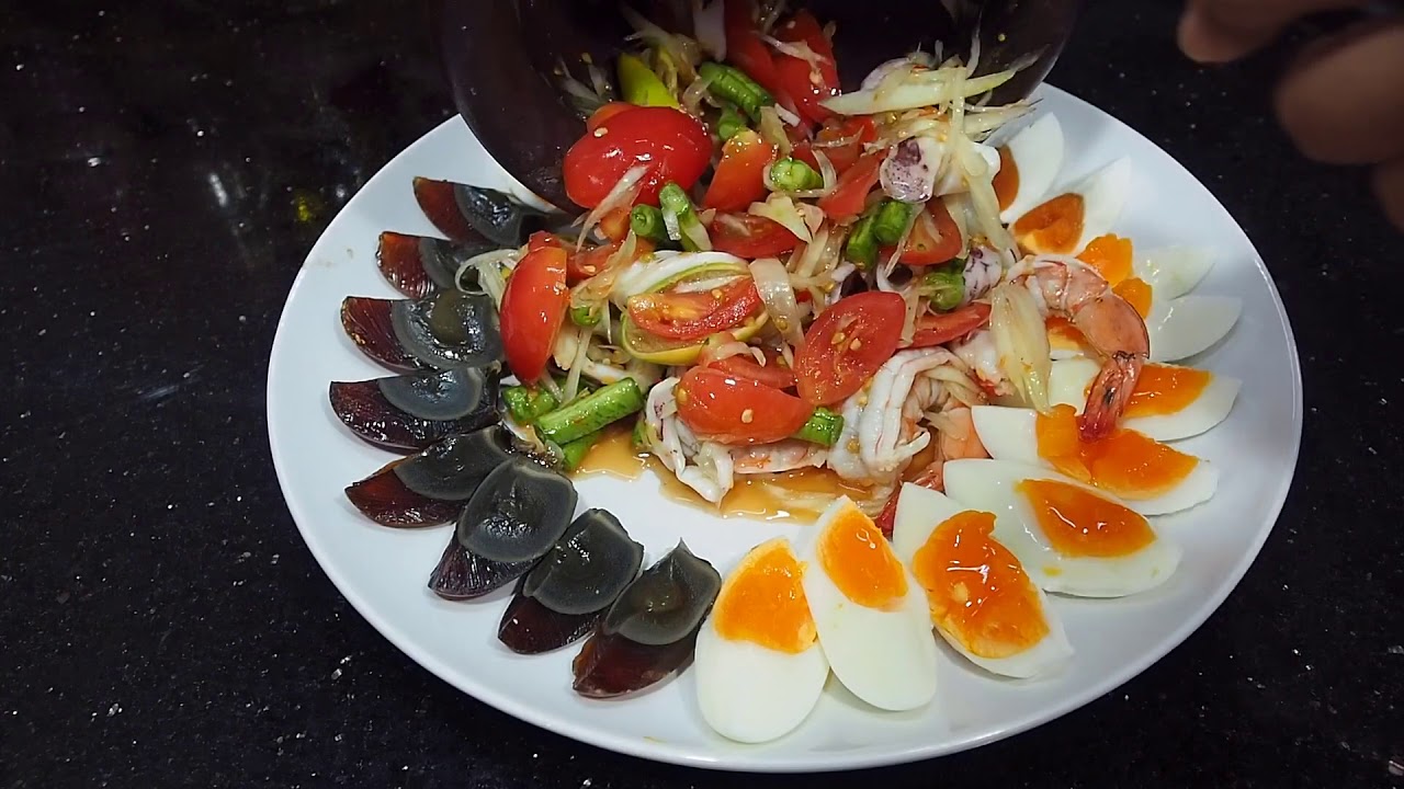 ตำสามหนุ่ม ศุภชัย เสมอมิตร โหน่งโชว์ l เข้าครัวกับคุณโหน่ง