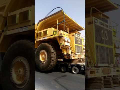 شاحنات عملاقة بعاصمة الفوسفاط خريبكة