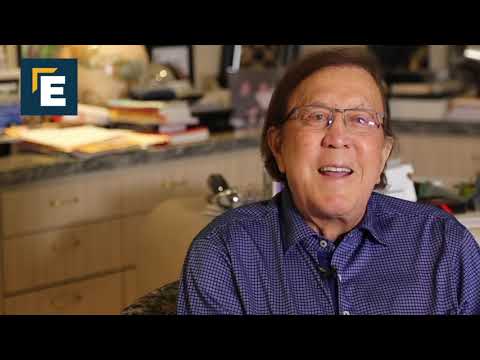 The Latest: Raiders coach Tom Flores enters Hall of Fame
