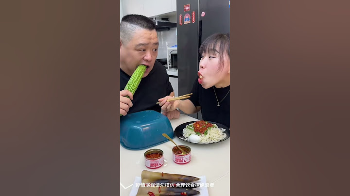 蠢老公背著我偷藏燒雞，誰料被婆婆發現換走給我，他什麼也沒吃到氣哭了