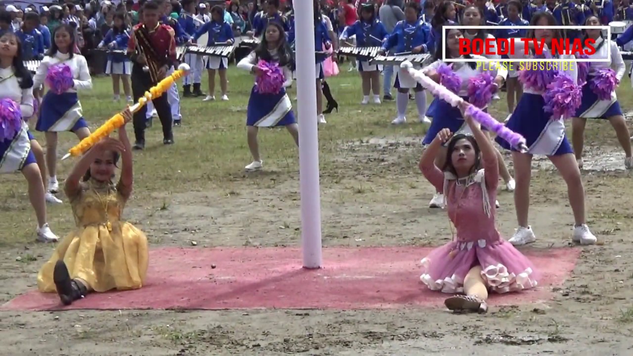 Keren.! Atraksi Marching Band Anak SMA di Gunungsitoli