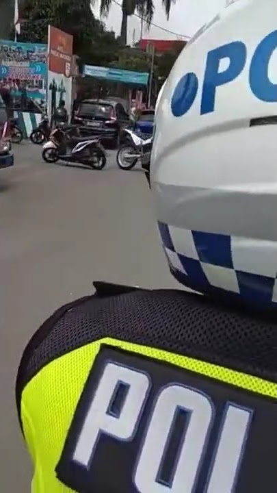 Story whatsapp prank temen, mentahan di bonceng polisi.