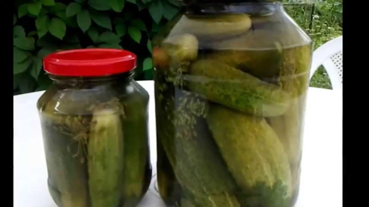 Маринованные корнишоны на зиму хрустящие с уксусом. Корнишоны маринованные на зиму. огурцы малосольные корнишоны. бочковые огурцы рецепт в банке. чери помидор и огурцы корнишоны на зиму.