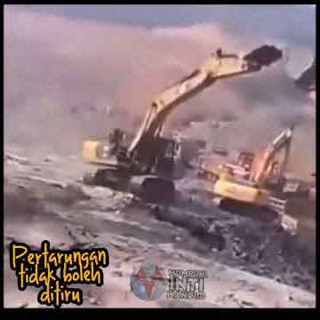 #Shorts Tarung Brutal antar Excavator Jangan ditiru ditempat kerja anda