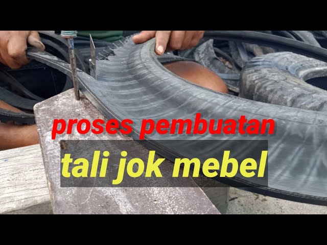 Proses pembuatan tali jok dari ban bekas class=