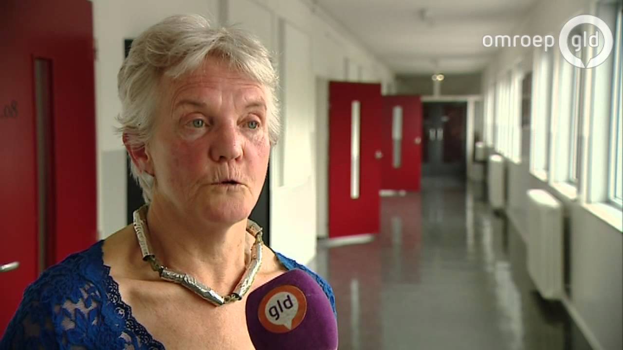 Gezocht: leerkracht (m) voor basisschool (en rap een beetje) - YouTube