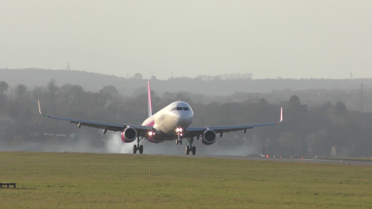 airshow schedule share HA LXC Wizz air Airbus A321 231 lands London Luton Airport 12dec18 225p budapest