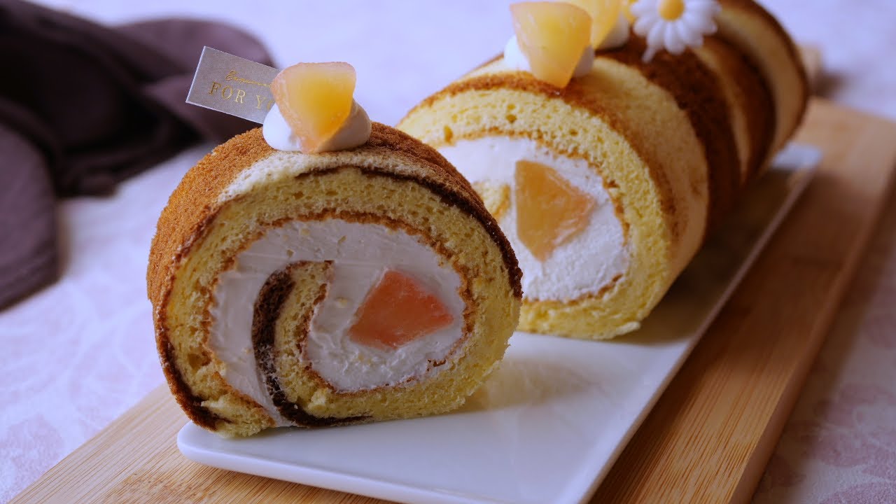 11月生まれを祝う【甘酸っぱい紅玉を巻いた珈琲マーブルロールケーキ】ふかふか生地と珈琲風味が絶妙 | Fluffy  Coffee marble Swiss Roll