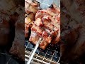 que se arma la carnita asada en la mini parrilla de camping que compré en ML