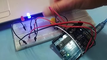Control de dos LEDs con pulsador Arduino.