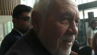 İlber Ortayliyi İmam Eli̇nden Tutup Götürüyor Ruhu Şad Olsun