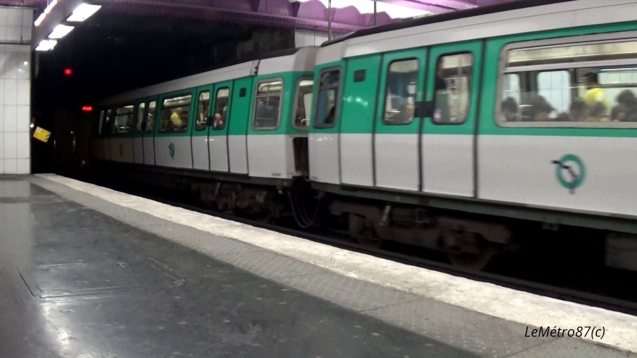 RATP Paris Métro MF77 sur la ligne 8 départ à Concorde