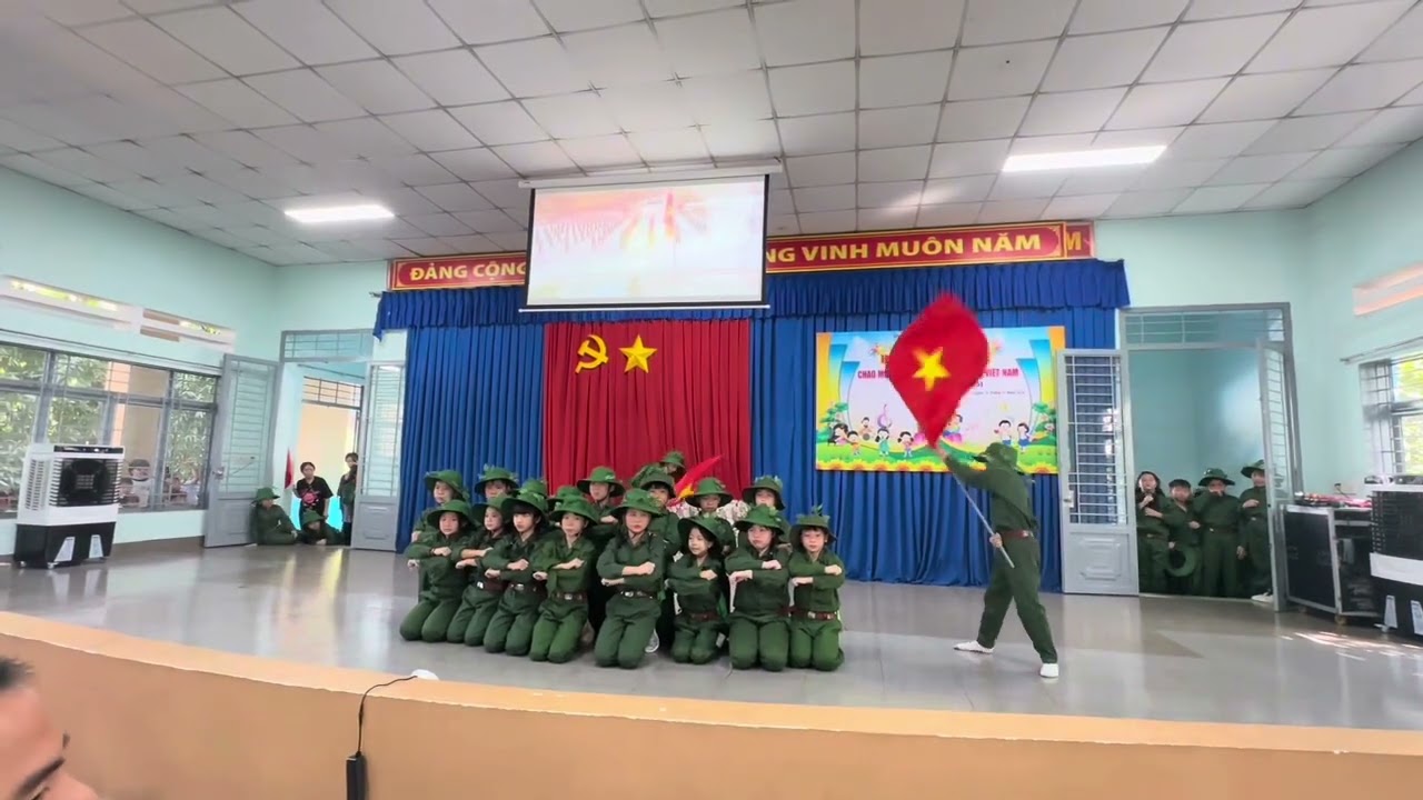 Hoạt cảnh :Khát vọng ngày trở về- tập thể lớp 4A trưởng TH Cao Bá Quát- BĐ cô Thanh Ngọc 