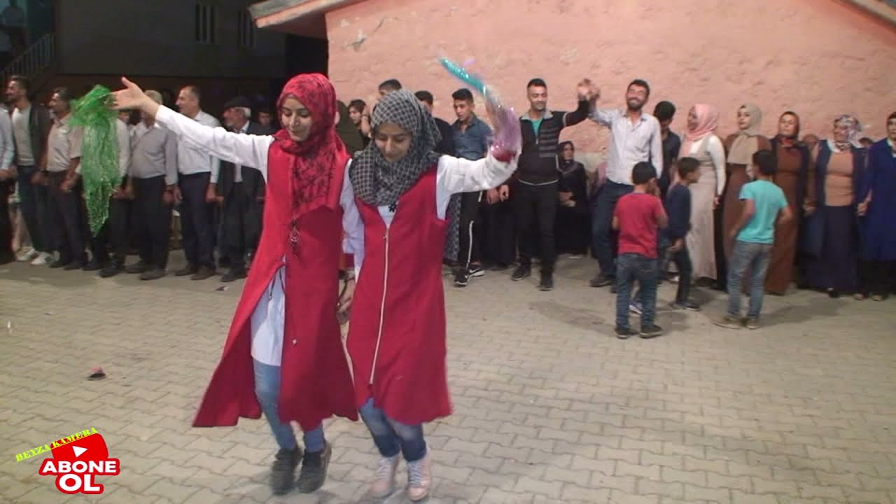 İkiz Güzel Bayanlardan Babalarıyla Müthiş Urfa Düz halay izleyenler hayran kaldi Grup Seyhan