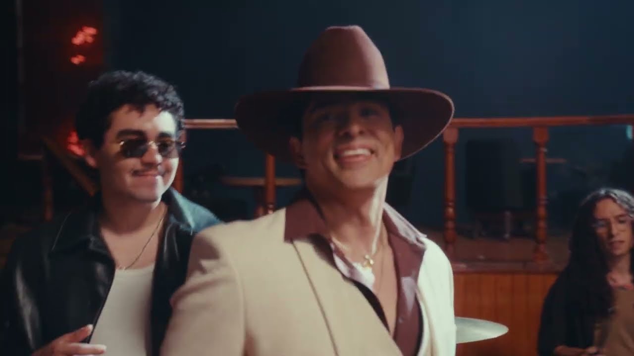 Victor Garcia, Bohemio- Corazón Restringido (Video Oficial)
