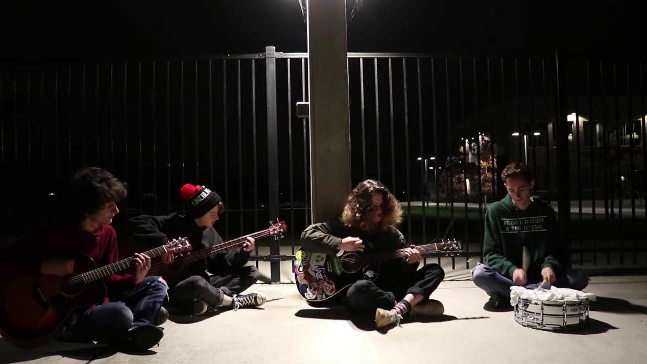 Short Shorts - New Moon (Acoustic Session)