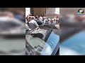 لحظة وصول السيدة فيروز إلى كنيسة رقاد السيدة في المحيدثة لوداع ابنها الفنان الراحل زياد الرحباني لحظة وصول السيدة فيروز إلى كنيسة رقاد السيدة في المحيدثة لوداع ابنها الفنان الراحل زياد الرحباني