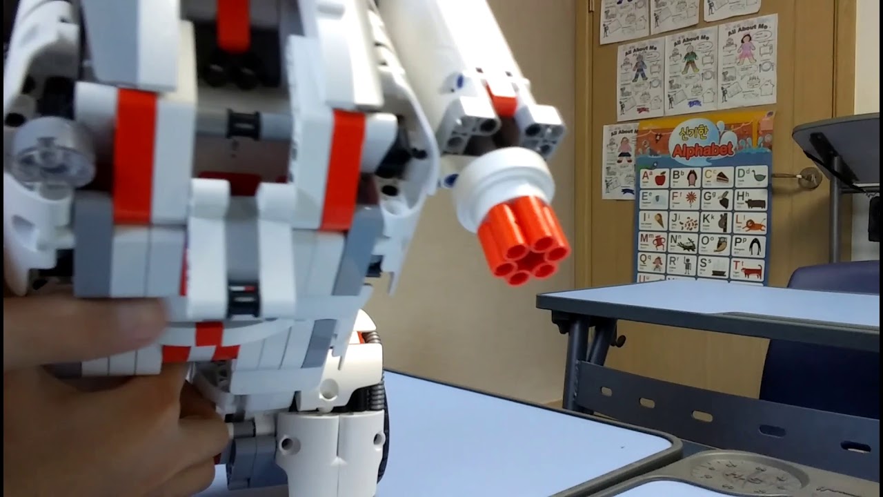 my robot builder review!!!!!      jaden make tv!!