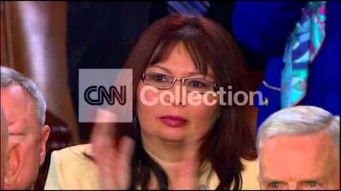 SOTU-OBAMA - WOUNDED VETERAN STANDS (DRAMATIC)