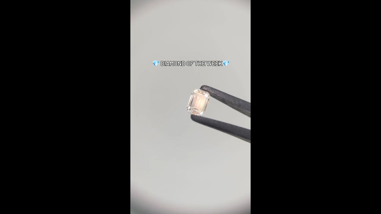 Stunning 1.5ct artisan created emerald diamond 💎