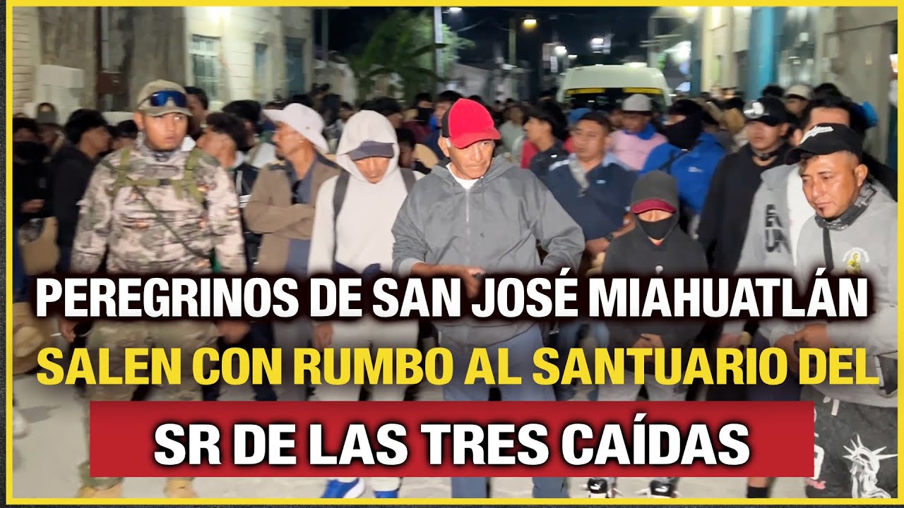peregrinos rumbo al santuario del Señor de las Tres Caídas en Santa María Ixcatlán.