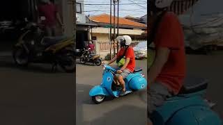 Vespa Biru  short