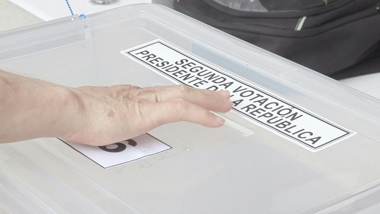 Chile picks new president with far right candidate the front-runner | AFP