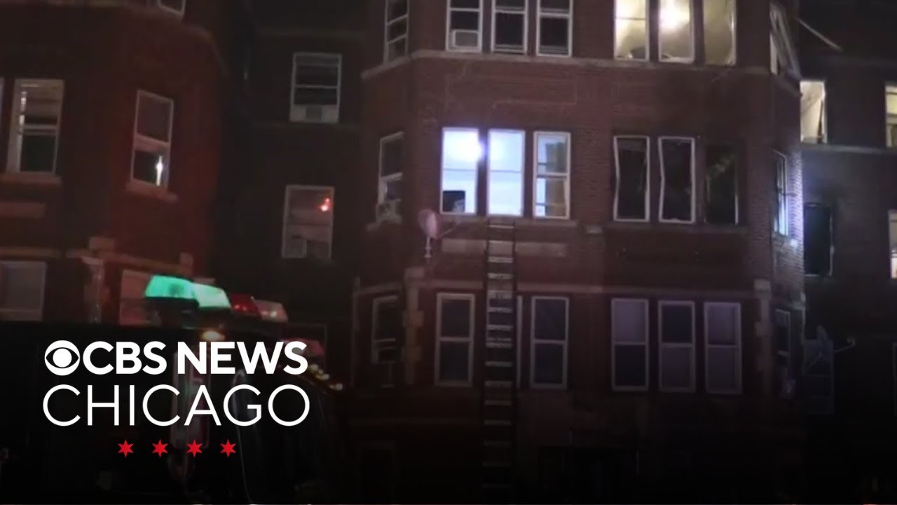 Man dead, dozens rescued after apartment building fire on Chicago's ...