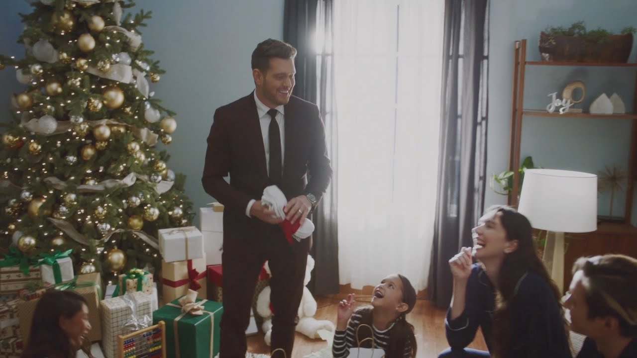 Michael Bublé' - It's Beginning to Look a Lot Like Christmas (Official Music Video)