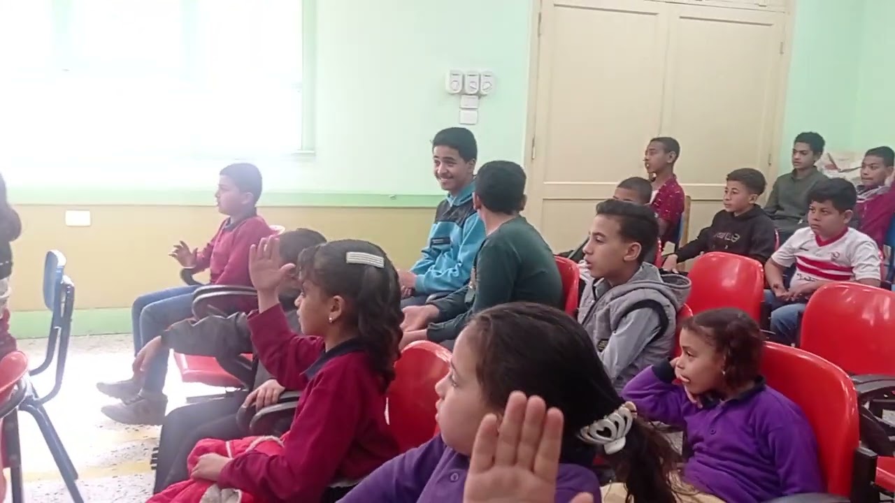 مدرسة اللغات الرسمية بدار السلام وندوة تثقيفيه عن مخاطرة التواصل الاجتماعي