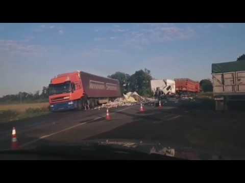Под Павлоградом столкнулись два грузовика